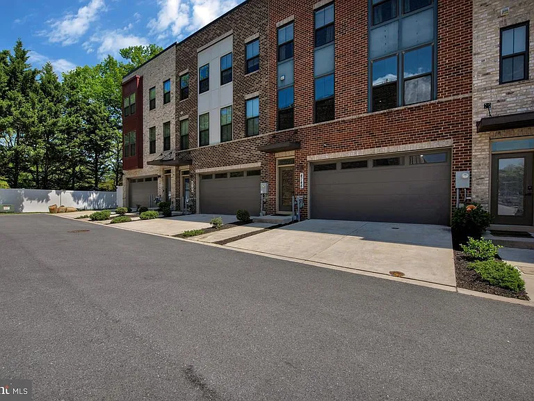 4748 Towne Park Rd — Photo 2