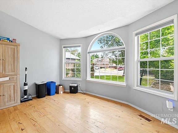 5th image of 1887 N Monaco Way