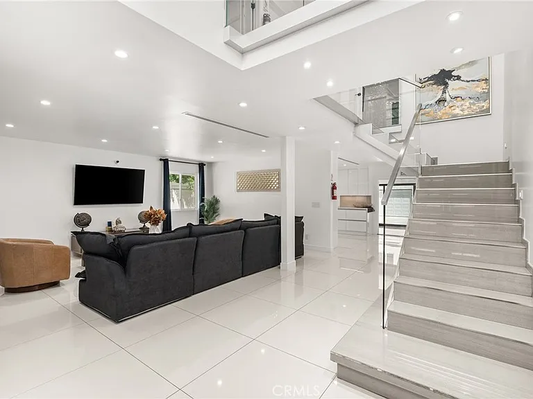 4630 Cedros Ave — Photo 23