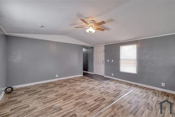 4 bed, $1,550 — Photo 3