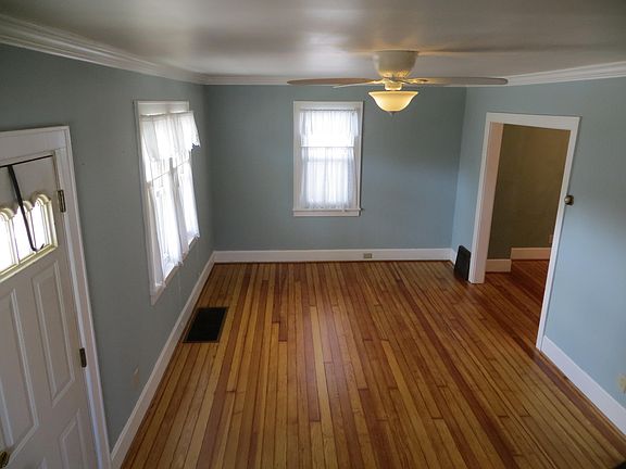 3rd image of 905 Acacia Ave