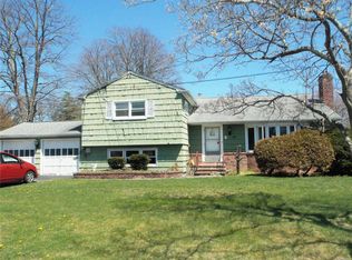 15 Cranberry Dr, Islip, NY 11751