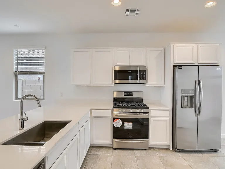 16894 W Evergreen Rd — Photo 7