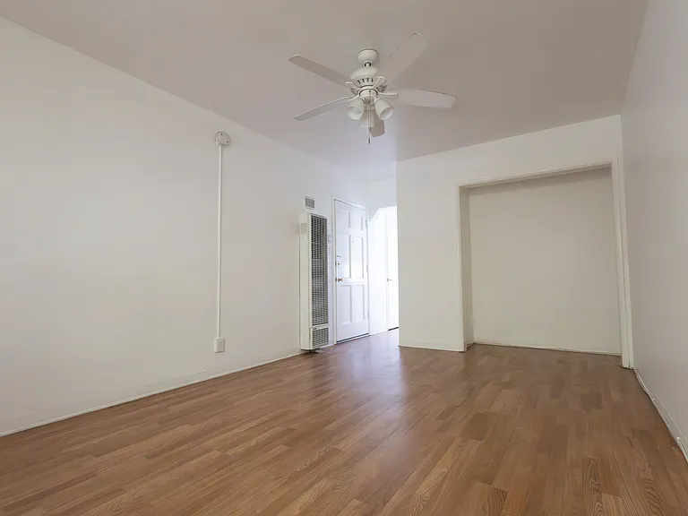 400 S Pacific Ave #402-1/2 — Photo 1