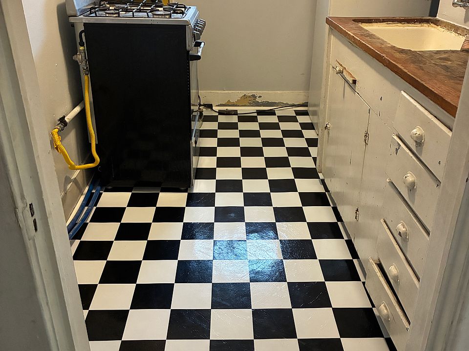 2nd image of 507 W 33rd St #C