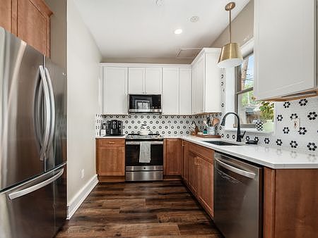 4th image of 342 W 1st Ave