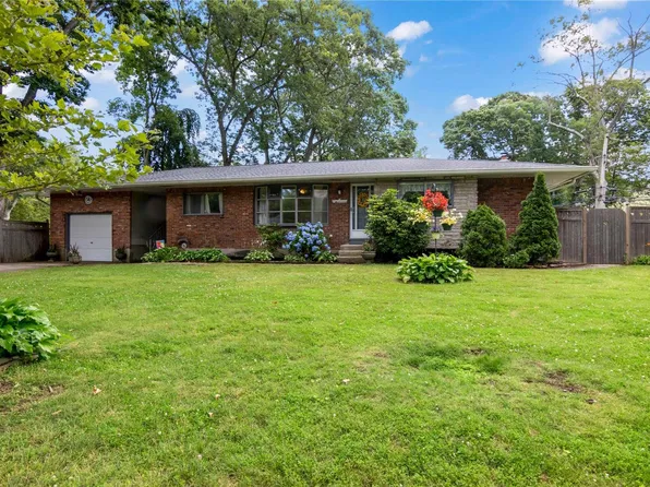 10 Pebble Lane, South Huntington, NY 11746