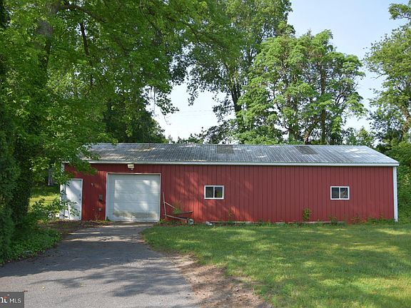 3rd image of 39 Willis Ln