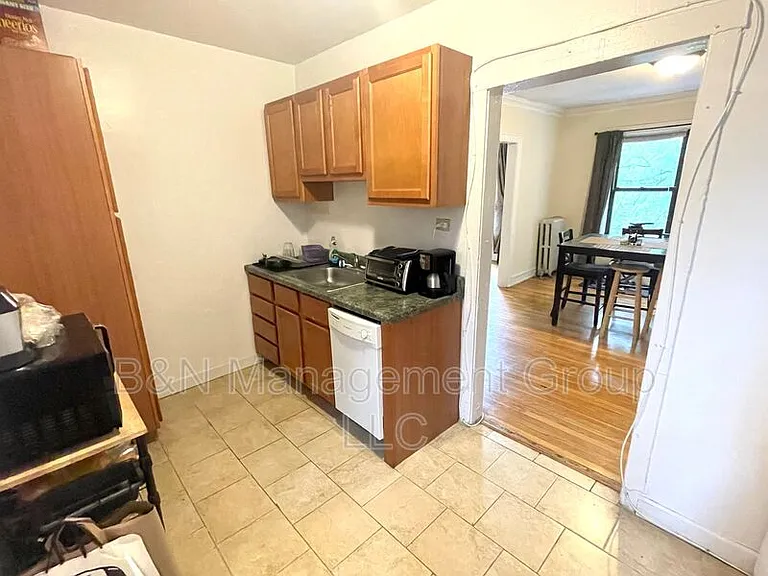 918 W Oakdale Ave #2S — Photo 8