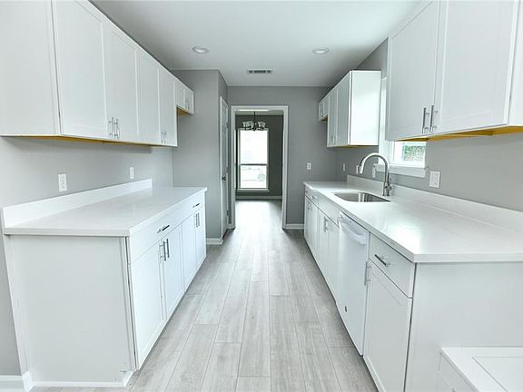 5th image of 5800 Oxford Pl