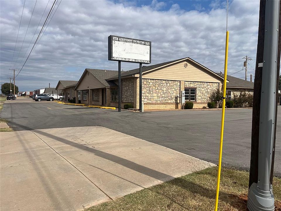 2nd image of 2908 N Park Ln