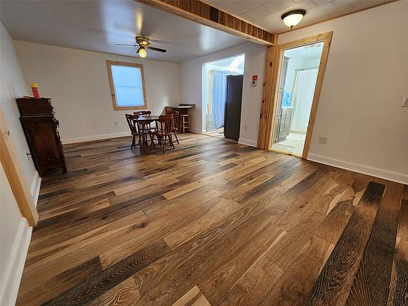 4th image of 164 N Harrison St