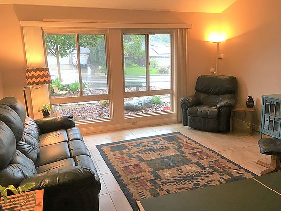 Living Rm-Dining Rm side