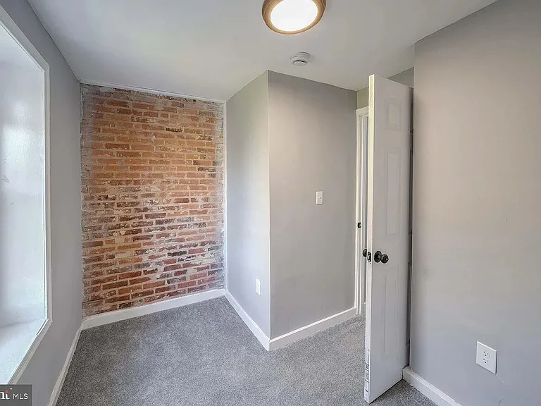 344 S Calhoun St — Photo 15