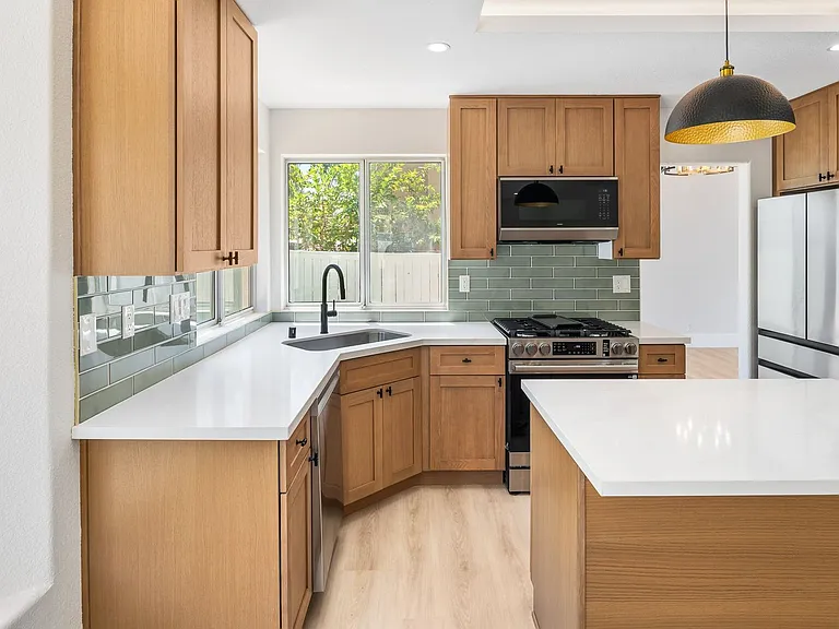 4543 Avenida Manessa — Photo 5