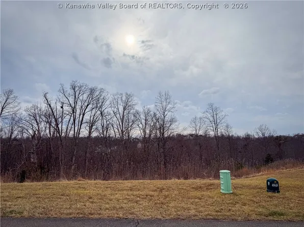 446 Aviators Poin, Eleanor, WV 25070