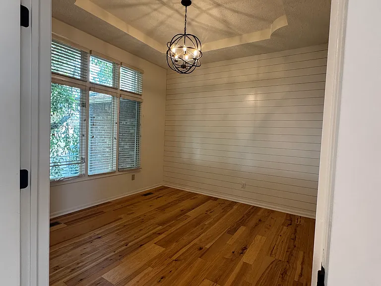 324 N Lancaster Dr — Photo 17