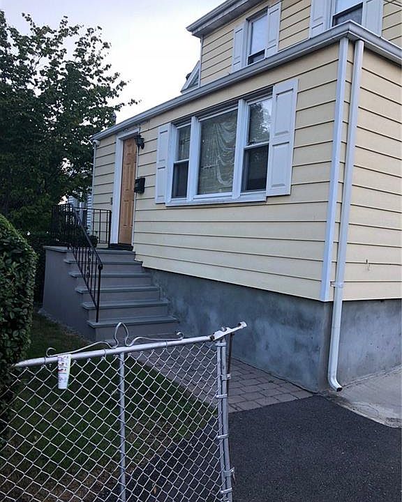 1st image of 194 Trenchard St