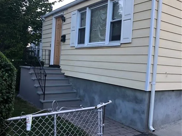 194 Trenchard St, Yonkers, NY 10704