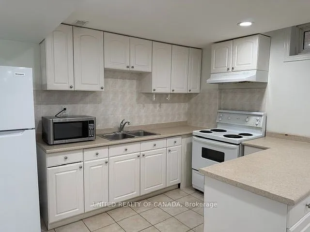 8 Hearthstone Cres #BASEMENT — Photo 10