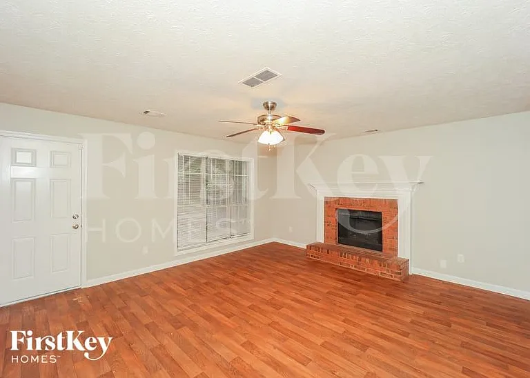 11685 Heritage Dr — Photo 3