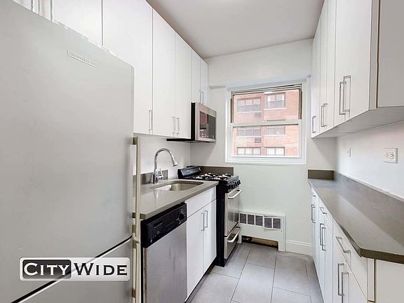 5th image of 165 E 35th St APT 6A
