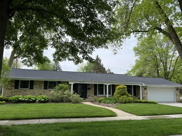 N79W5589 Woodland ROAD, Cedarburg, WI 53012