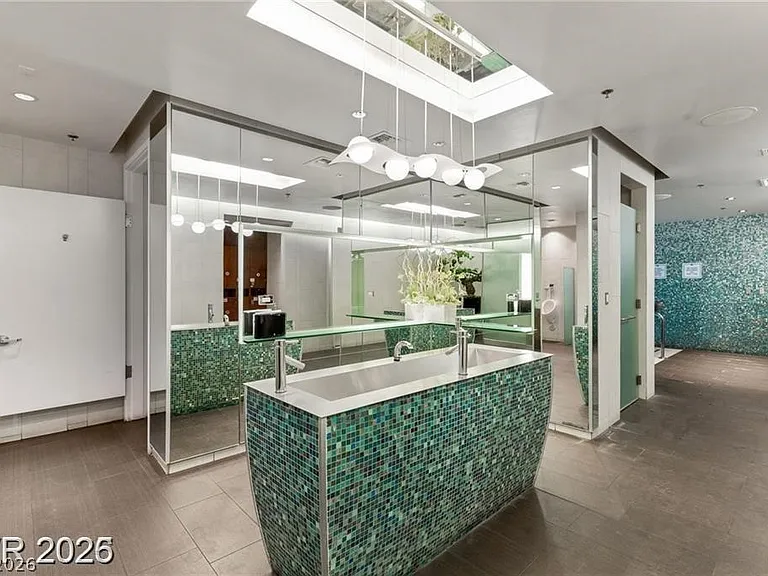 4525 Dean Martin Dr #511 — Photo 49