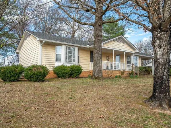 1606 Briarwood Dr, Lawrenceburg, TN 38464