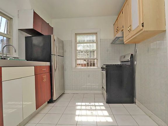 5th image of 106-10 32nd Ave