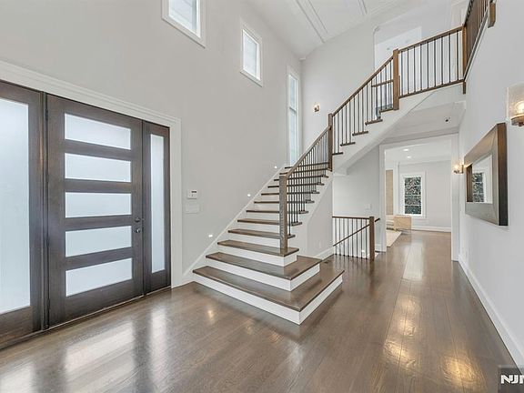 4th image of 45 Brook Way