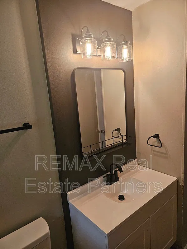 2 bed, 1.0 bath, 884 sqft, $850 — Photo 4