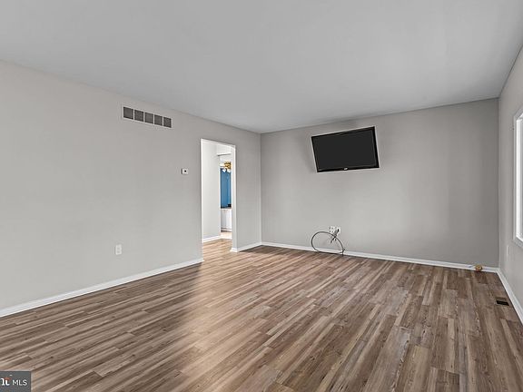 4th image of 2805 N Ford Dr
