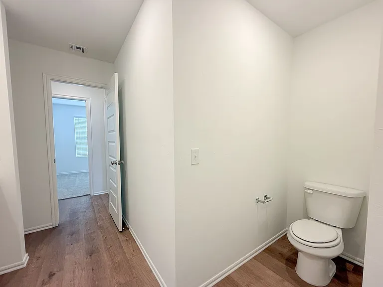 16309 Harvester Dr — Photo 24
