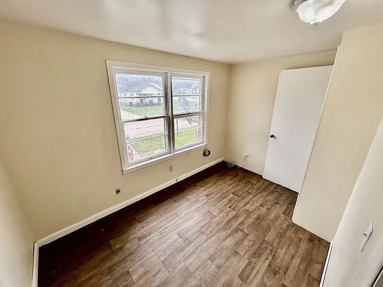 427 S Center St — Photo 4