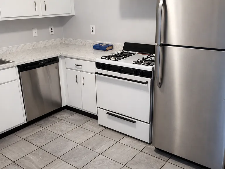 2804 E Carriage Dr #B — Photo 3