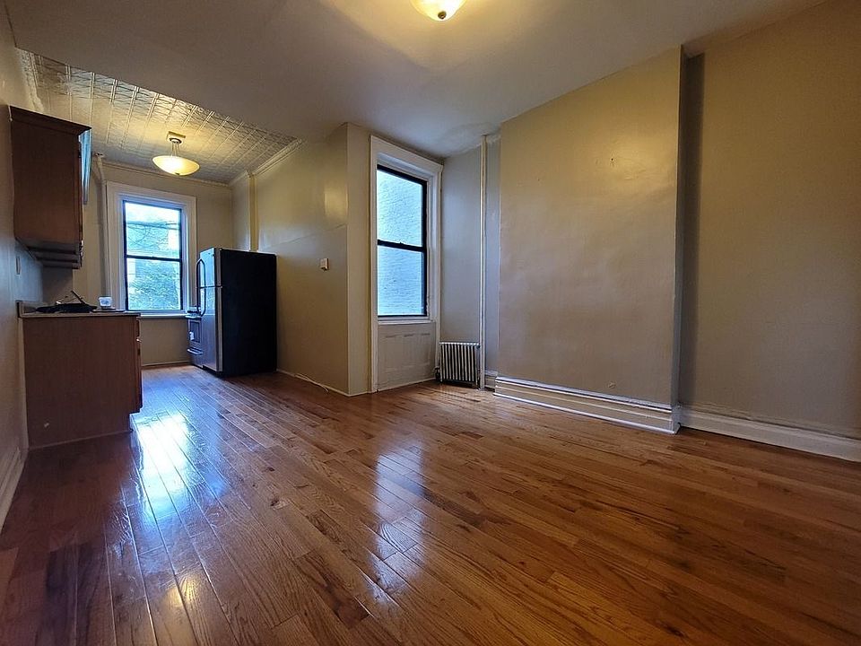 1st image of 881 Saint Johns Pl APT 1