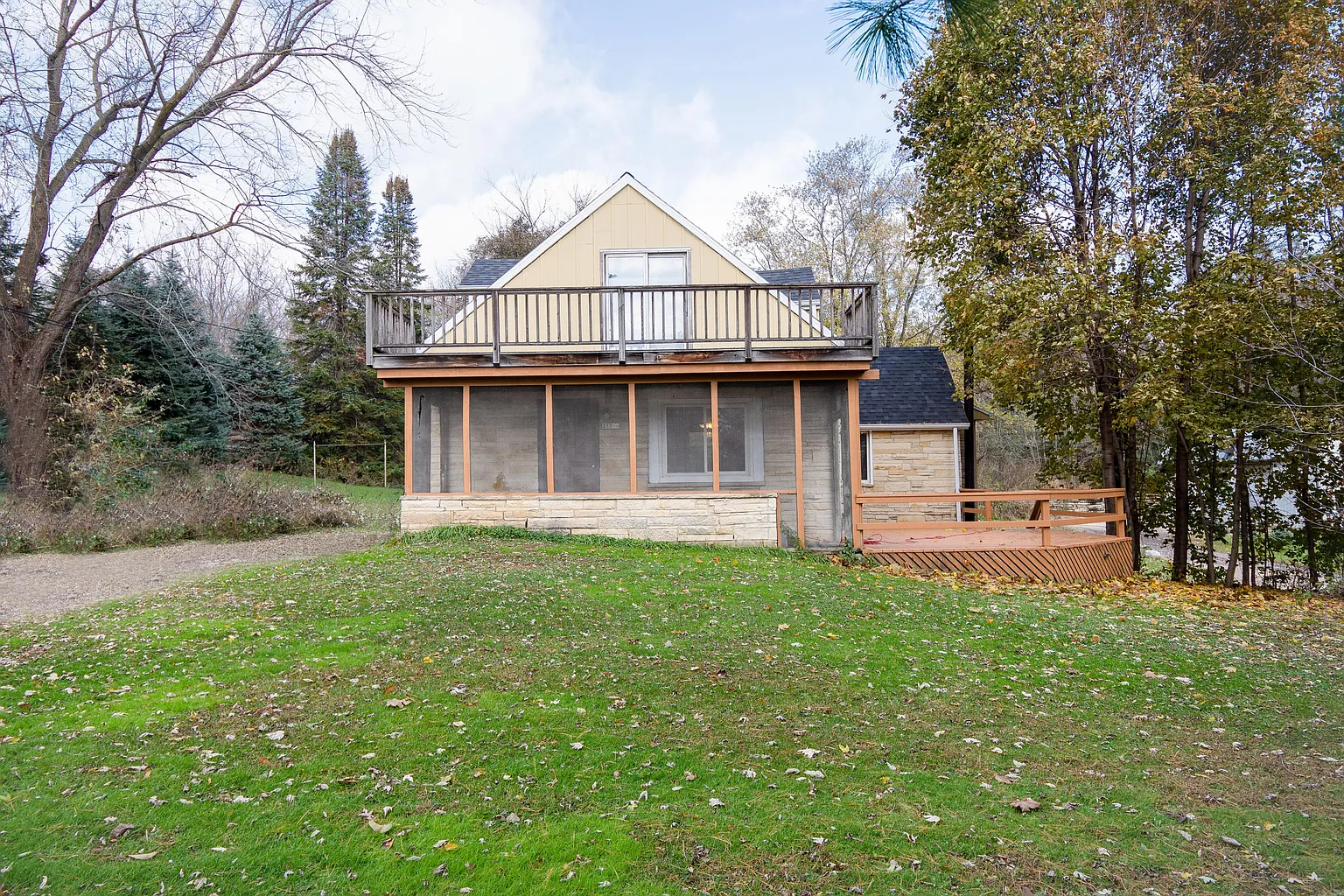 21716 W Good Hope Rd photo 1