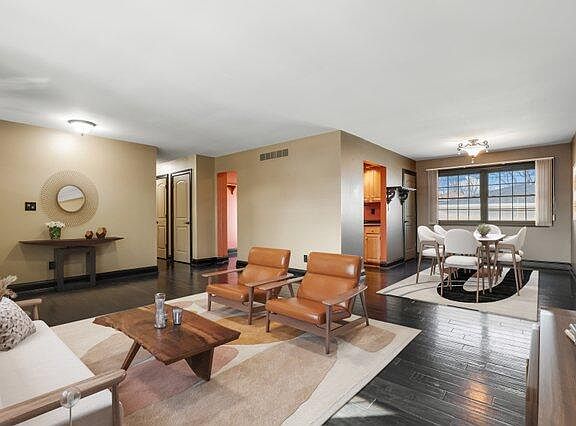 5th image of 9210 Woodward Ave