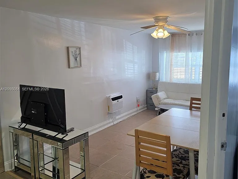 5712 Hollywood Blvd #1 — Photo 2