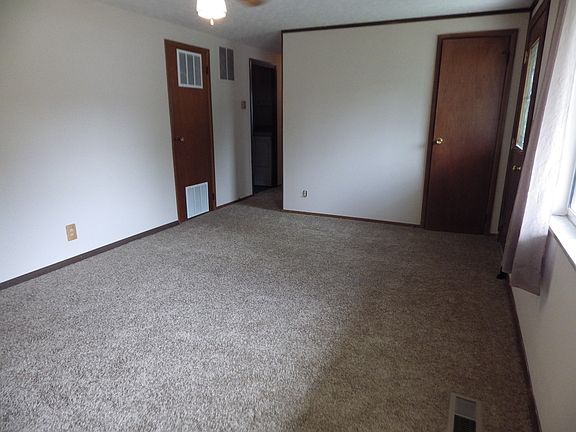 2nd image of 648 Kenilworth Ct