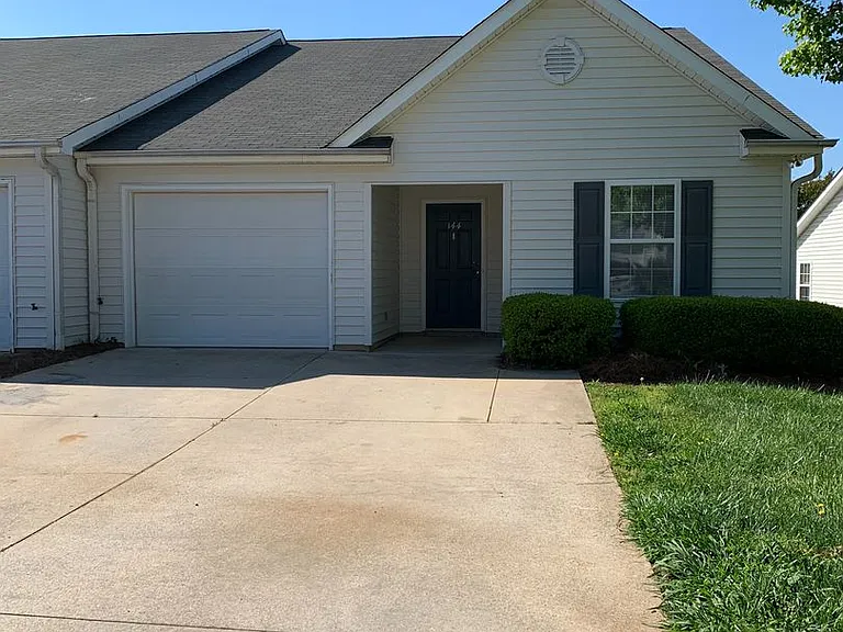 144 Springwood Ln — Photo 1