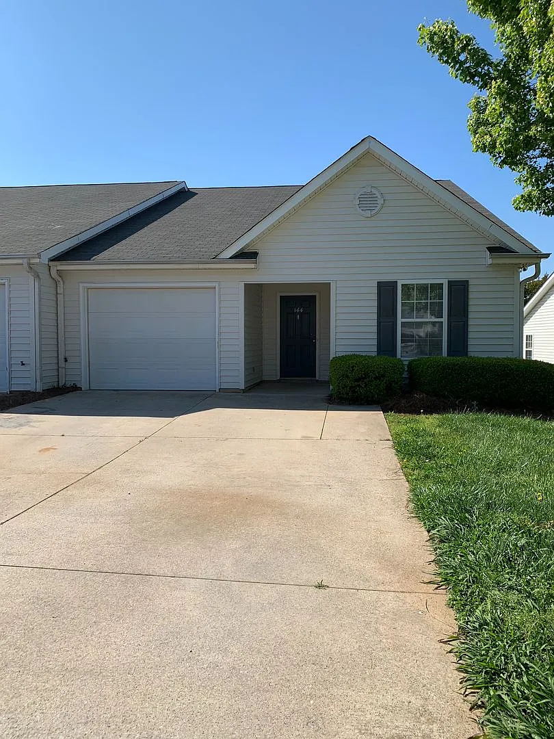 Building Photo - 144 Springwood Ln