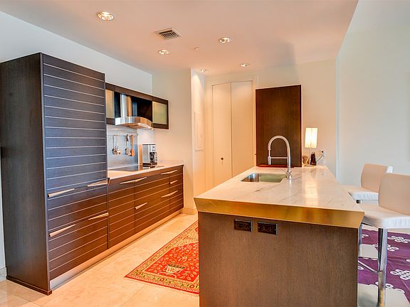 2nd image of 200 Biscayne Blvd Unit 4510