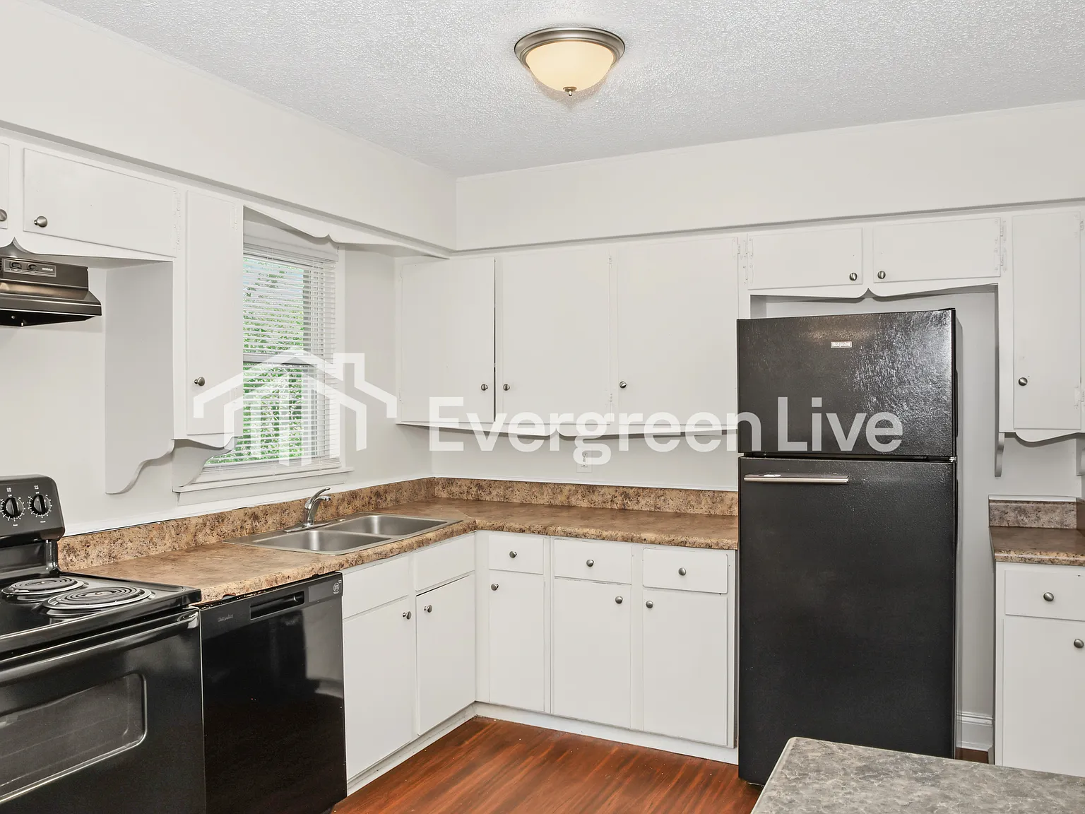 3 bed, 1.0 bath, 1350 sqft, $1,045 — Photo 4
