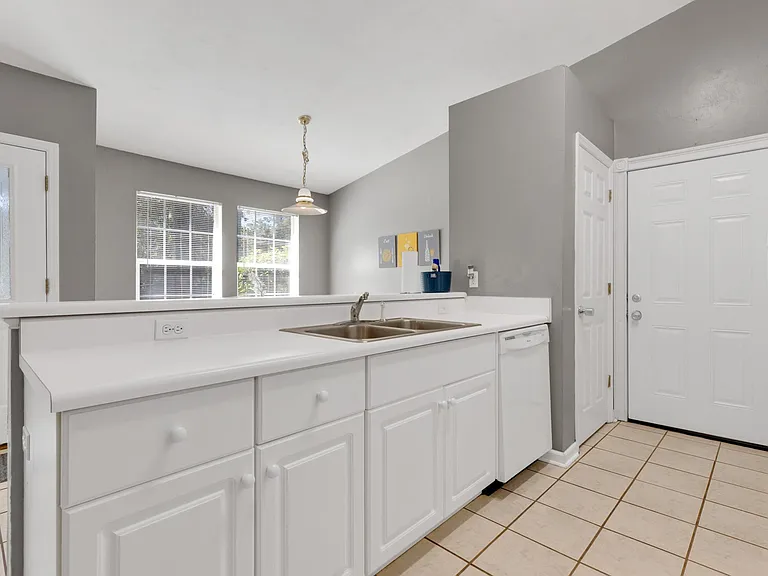 213 Cactus St — Photo 16