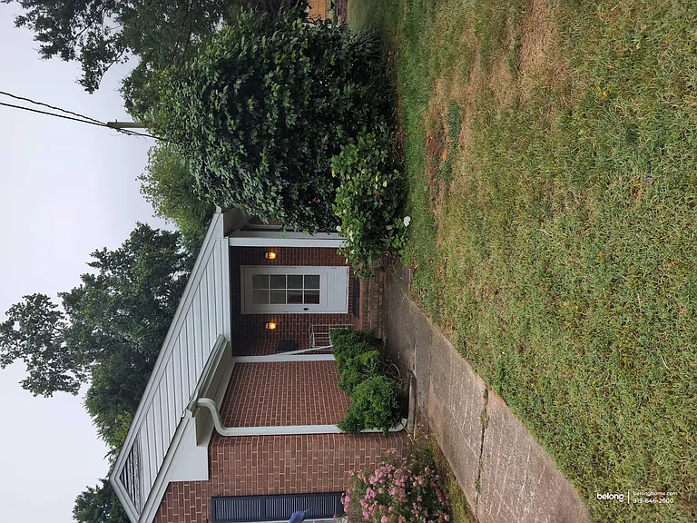 305 E Harden St — Photo 3