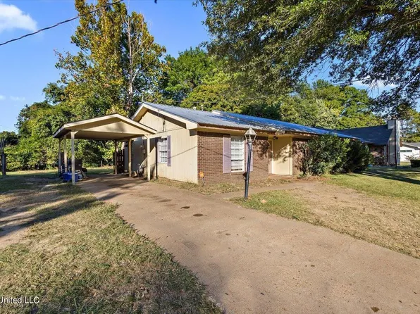 2336 W Clubview Cir, Yazoo City, MS 39194