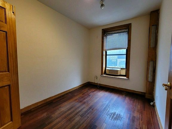 2nd image of 250 W 78th St #5D