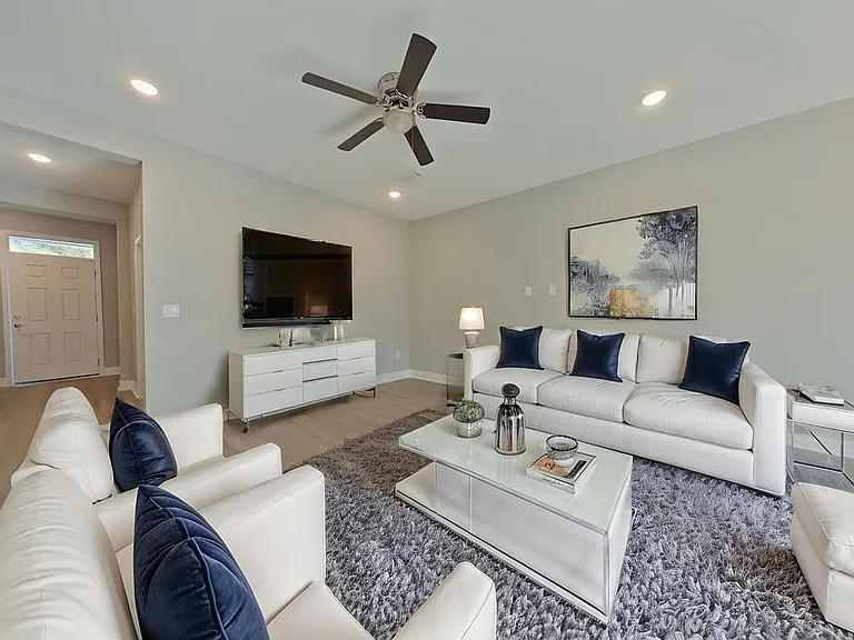 814 Kenneth Dr — Photo 6